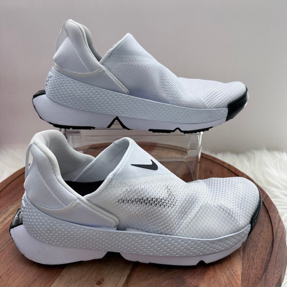 Nike Go FlyEase White Black Hands Free‎ Slip On Wmns Size 8 Sneakers DR5540-102